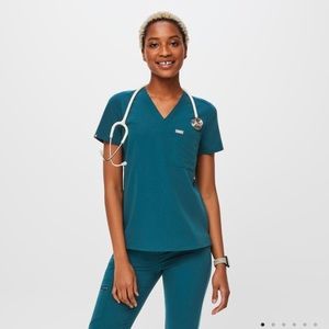 Catarina One-Pocket Scrub Top